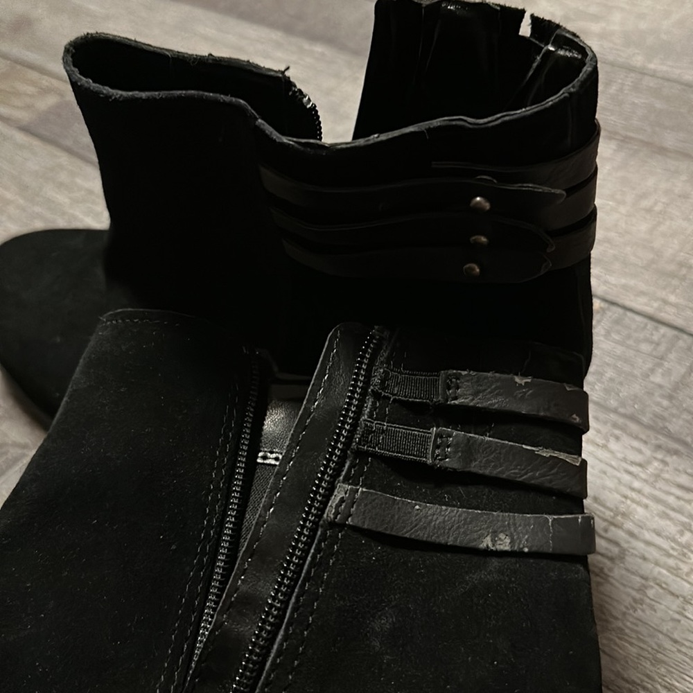 Boots - Picture 7 of 7